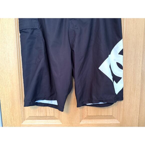 DC Men's Black and White Swim Shorts Trunks Size 38 - Picture 4 of 12